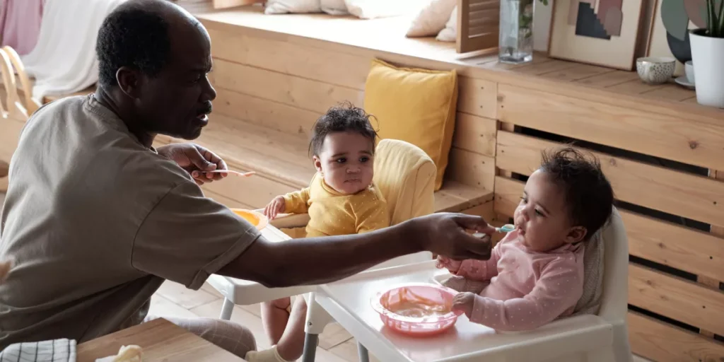 Feeding-Twins-or-Multiples-1024x512.webp.webp