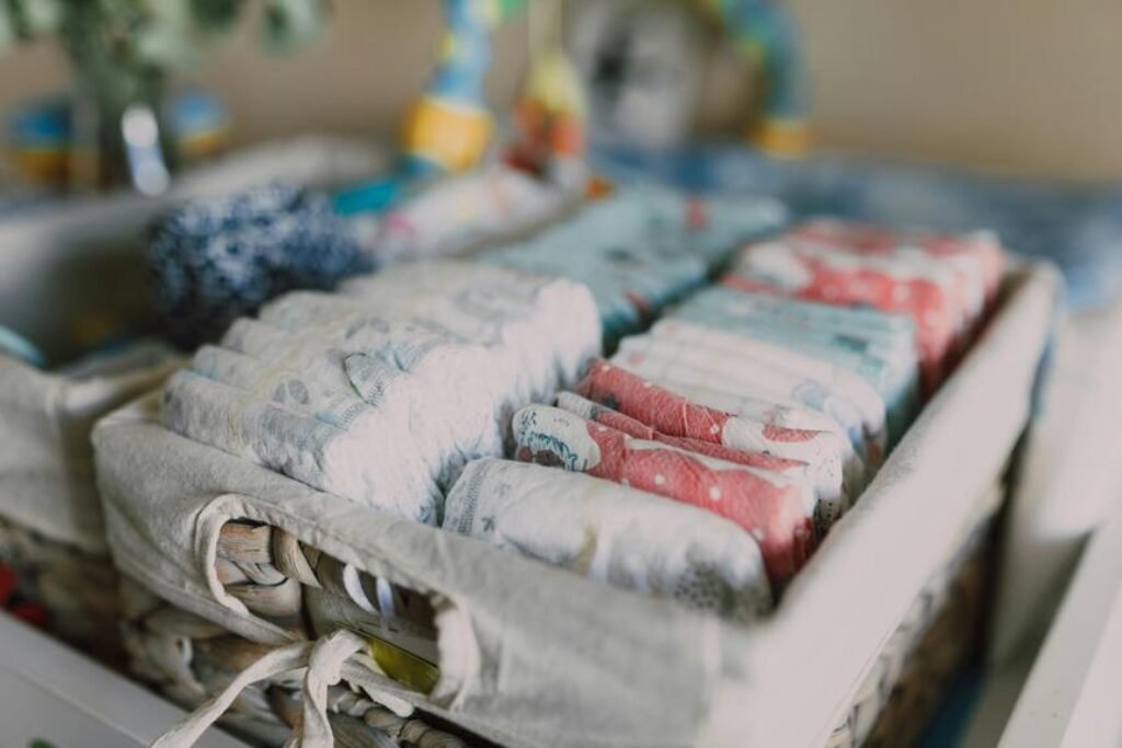 organizing_baby_clothes_efficiently-1024x683.jpeg
