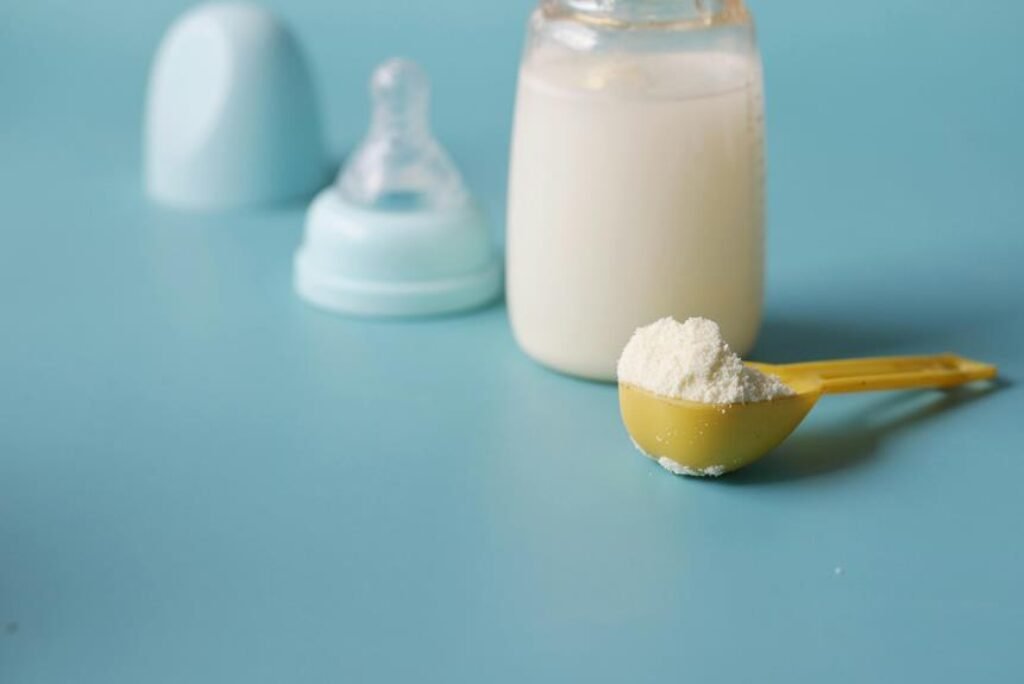 choosing_between_formula_and_breast_milk-1024x684.jpeg