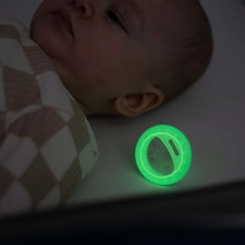 Tommee Tippee Breast-Like Night Pacifier, 0-6 Months, Breast-Like Baglet, BPA-Free Binkies, Glow in The Dark Technology, Teal/Blue, Pack of 4